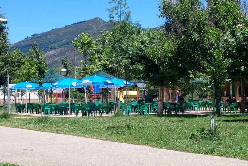 Terraza del bar en el Soto de Boñar