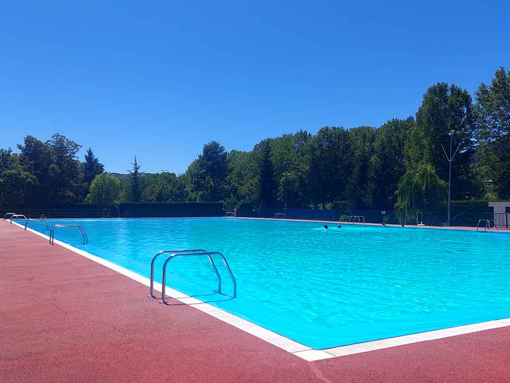 Piscina grande en Boñar