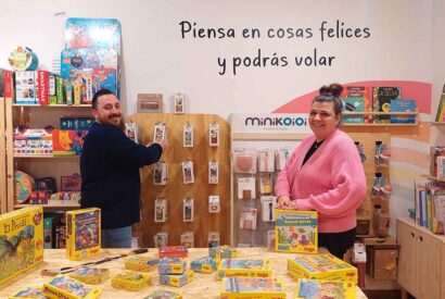 y Estefanía en su tienda El Mundo en tus Manos