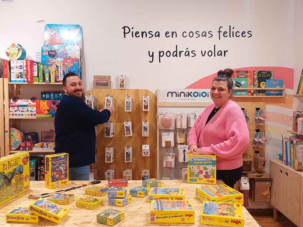 y Estefanía en su tienda El Mundo en tus Manos