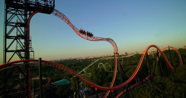 Montaña rusa en el Parque de Atracciones de Madrid