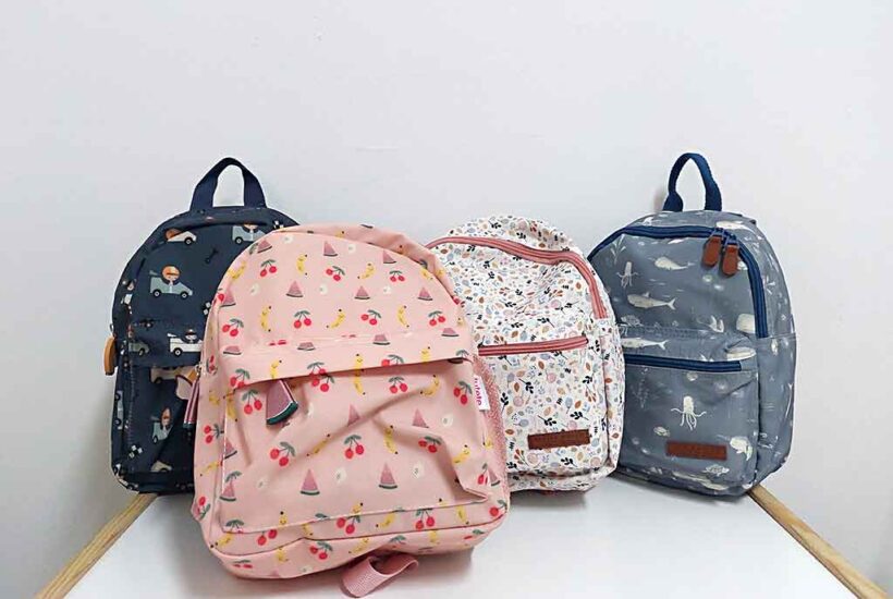 Mochilas de distintos estampados y colores